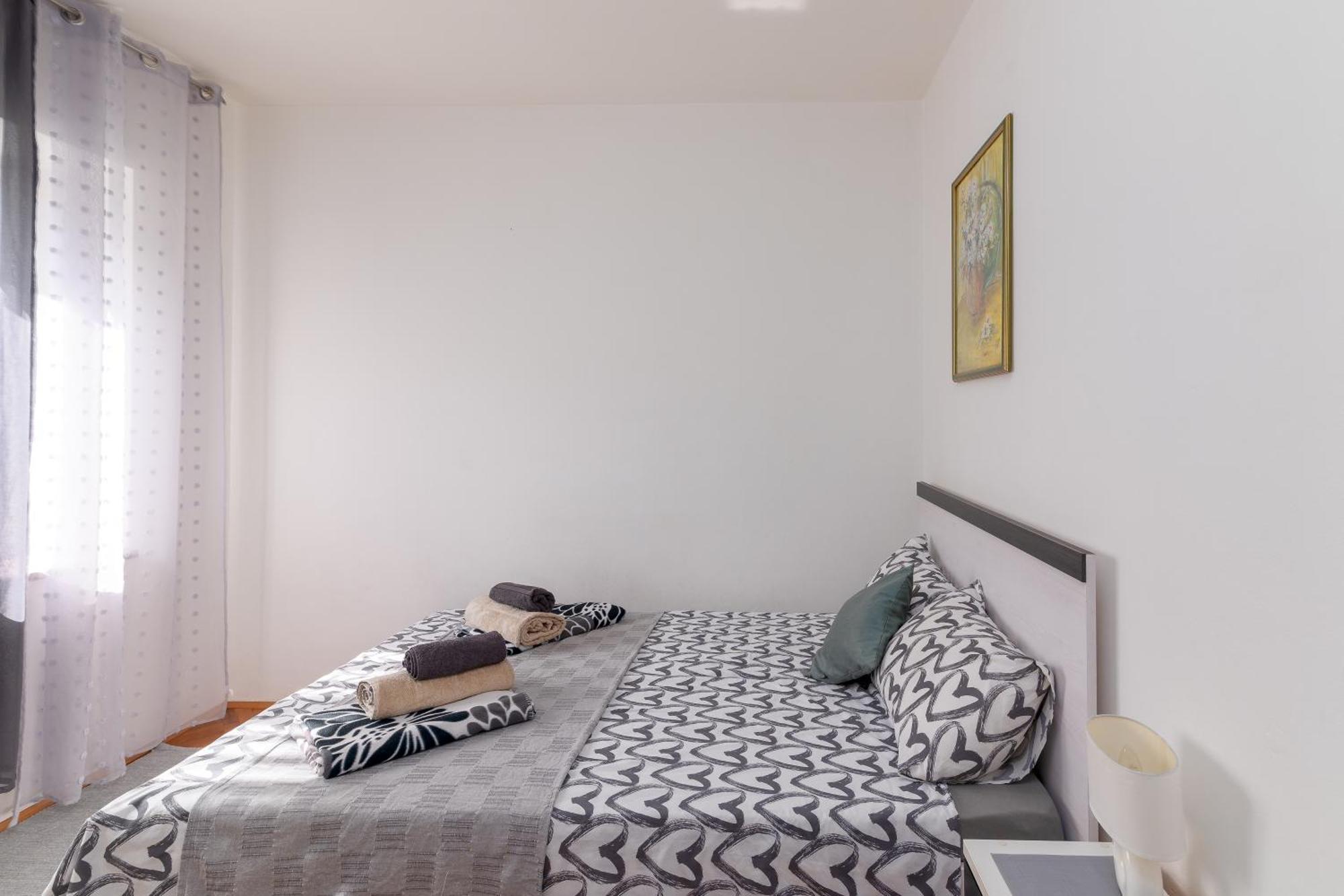 Apartman Milijana Fazana Exterior photo