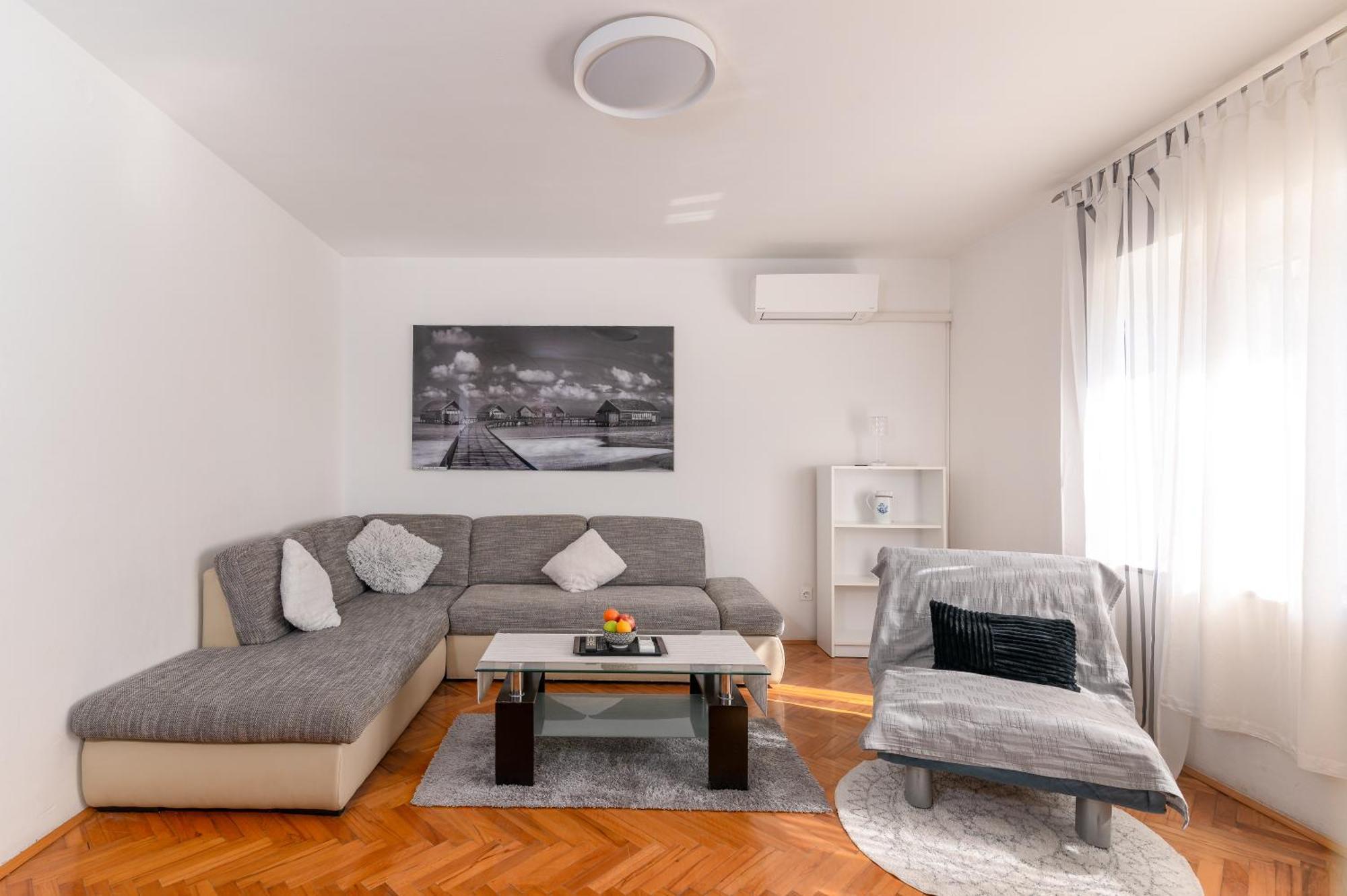 Apartman Milijana Fazana Exterior photo